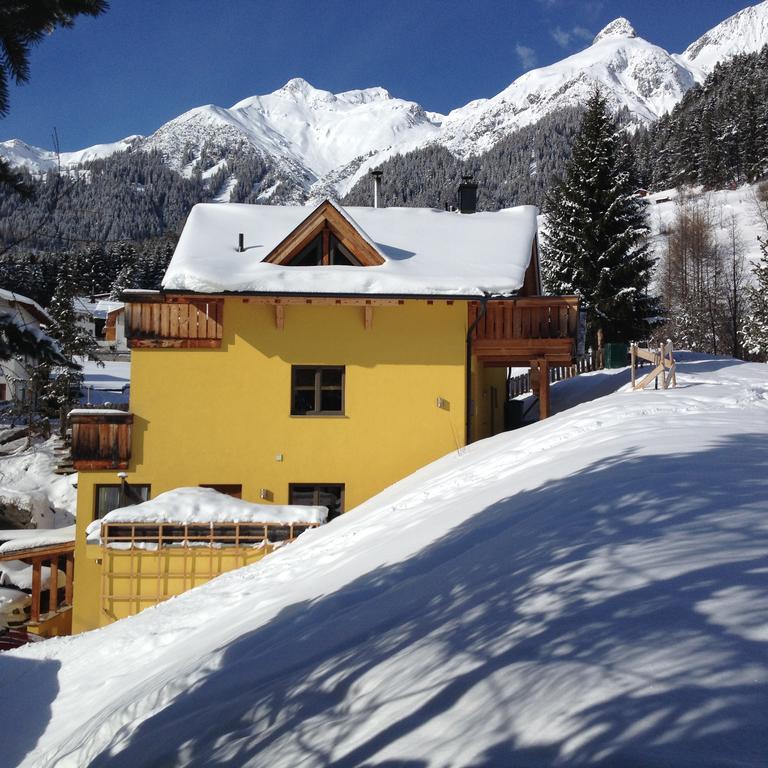 Haus Aperies Apartamento Pettneu am Arlberg Exterior foto